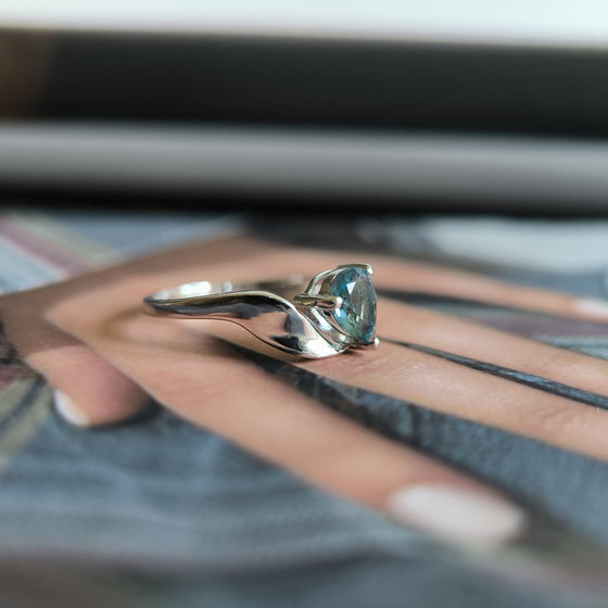 Серебряное кольцо с топазом Лондон Блю 0.513ct