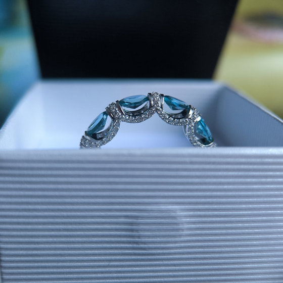 Срібна каблучка з топазом Лондон Блю 4.845ct, фіанітами