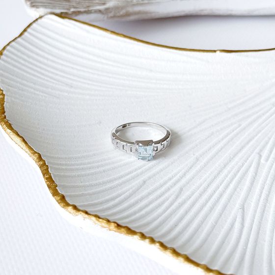 Срібна каблучка з топазом 0.87ct