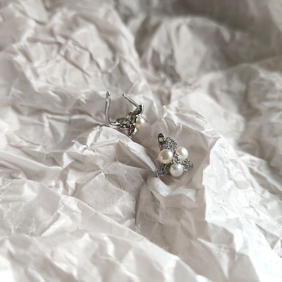 Silver earrings with pearls and cubic zirconia