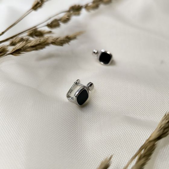 Silver earrings with onyx
