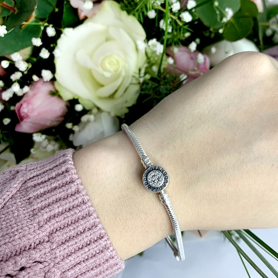 Silver bracelet with phianites