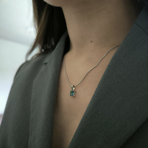 Silver pendant with a mystic topaz weighing 0.473 ct