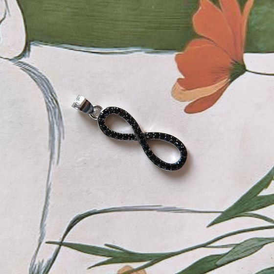 Silver pendant with phianites