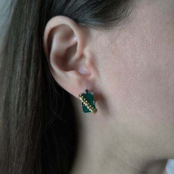 Silver earrings with agate