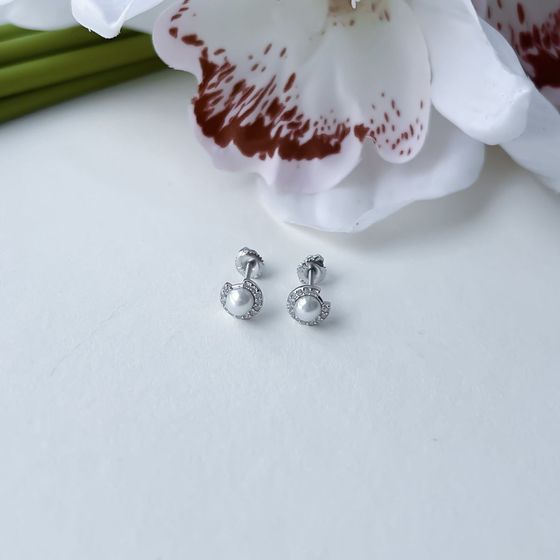 Silver earrings with pearls, fianites