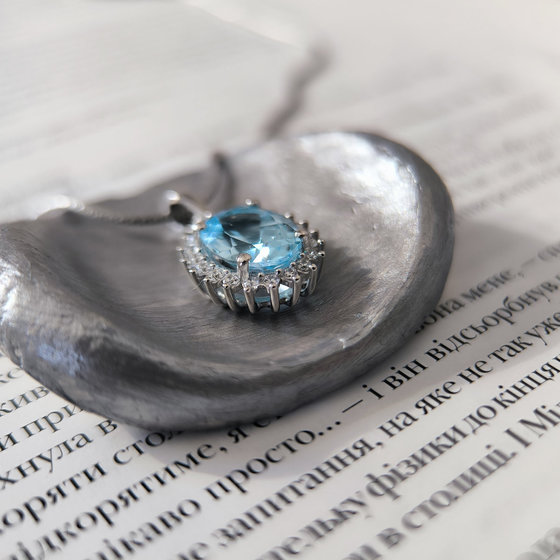 Silver pendant with 3.265ct topaz and cubic zirconia