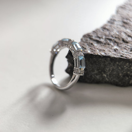 Silver ring with 2.27ct topaz and cubic zirconia