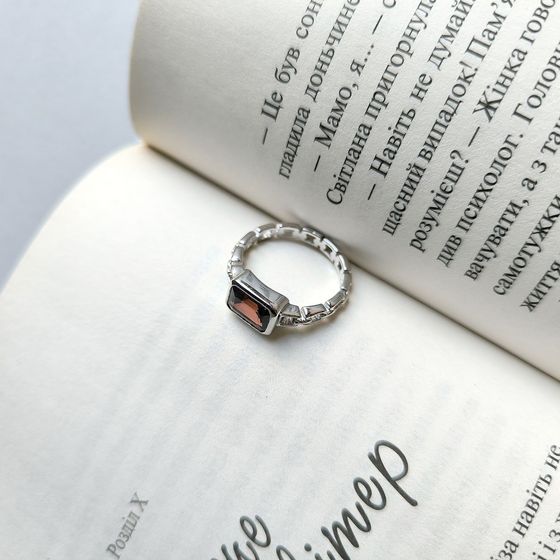 Серебряное кольцо с гранатом 1.905ct
