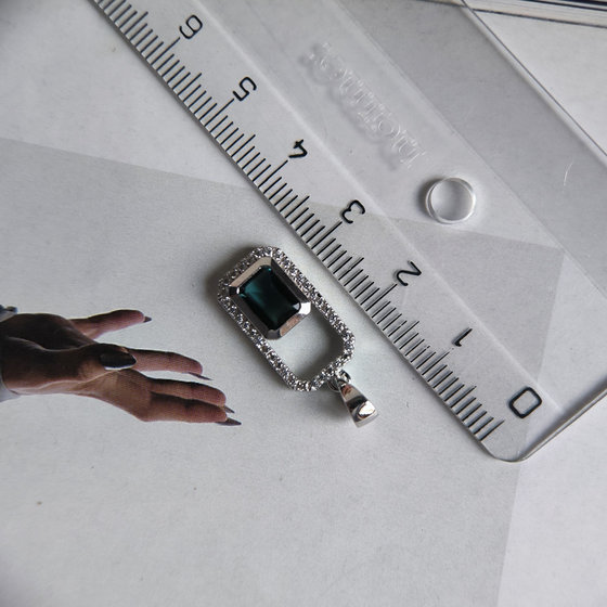 Серебряная подвеска с топазом Лондон Блю 1.18ct, фианитами