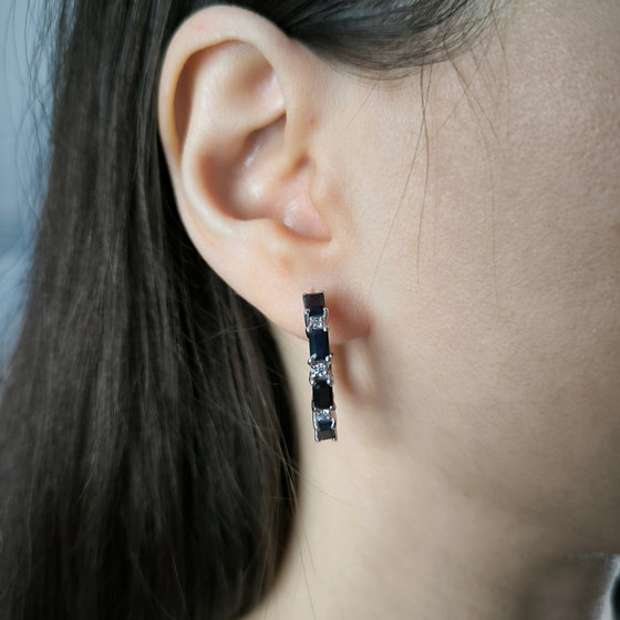 Silver earrings with 6.112ct sapphire and cubic zirconia