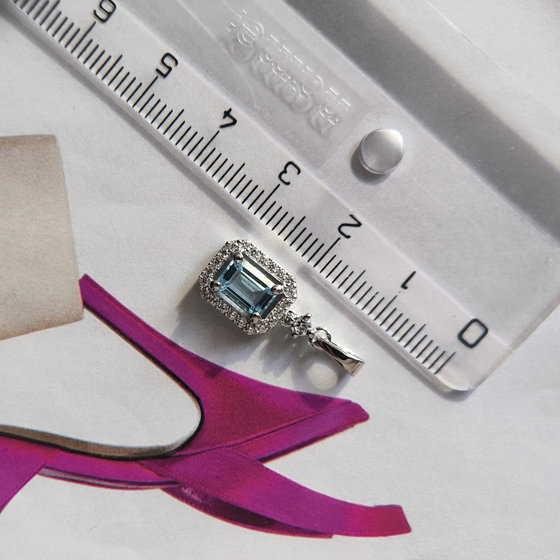 Срібна підвіска з топазом 1.768ct, фіанітами