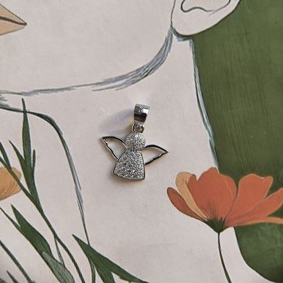 Silver pendant with phianites