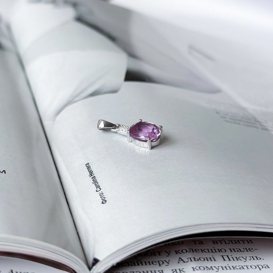 Silver pendant with a 3.411-carat alexandrite