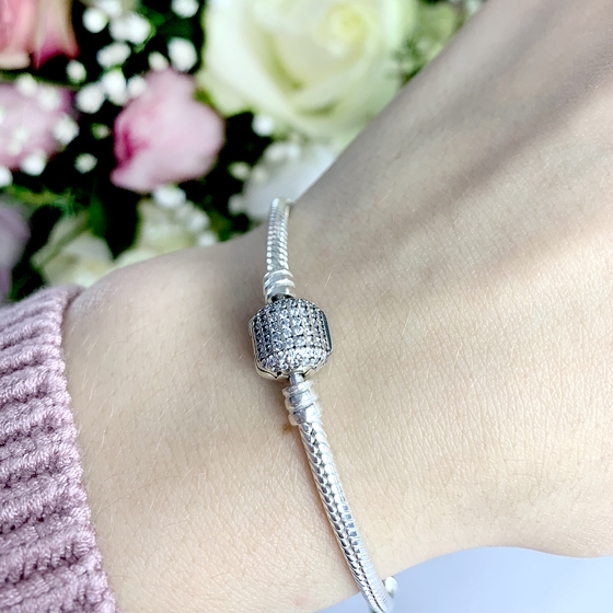 Silver bracelet with phianites