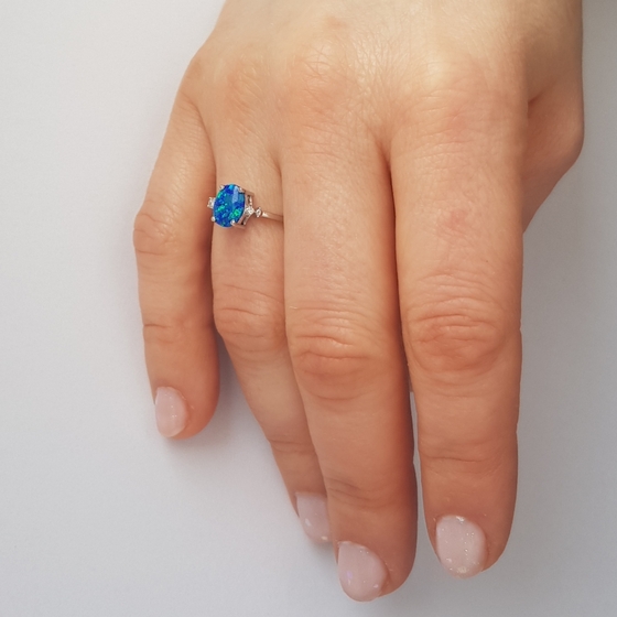 Серебряное кольцо с опалом, топазом белым