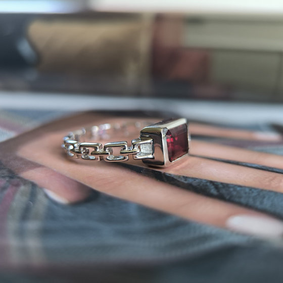 Silver ring with a 1.261ct nano garnet