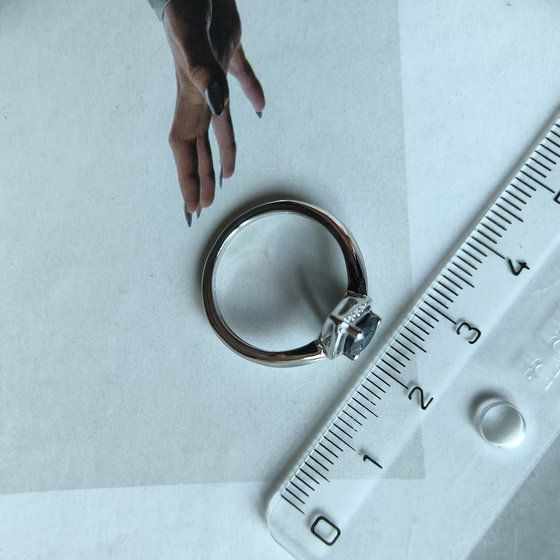 Silver ring with a 1.38-carat sapphire