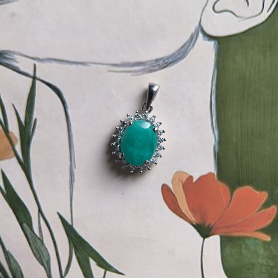 Silver pendant with 2.699ct emerald and cubic zirconia