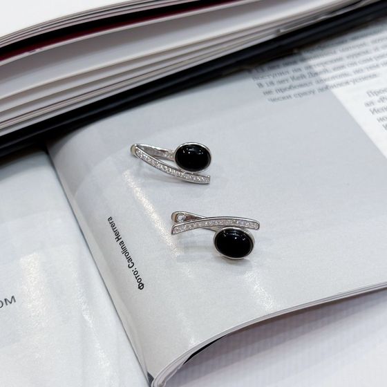 Silver earrings with onyx, fianites