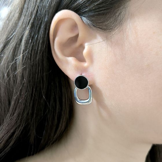 Silver earrings with onyx