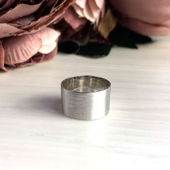 Серебряное кольцо без камней