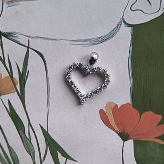 Silver pendant with cubic zirconia