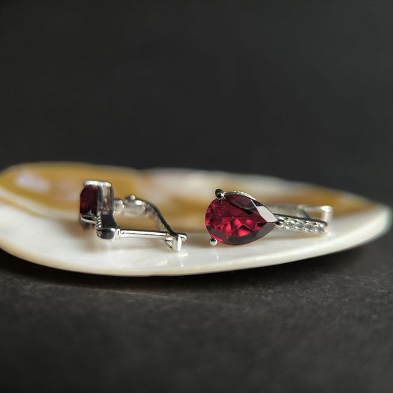Silver Earrings with a 3.12 ct Nano Garnet