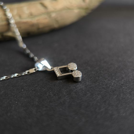 Silver pendant with phianites