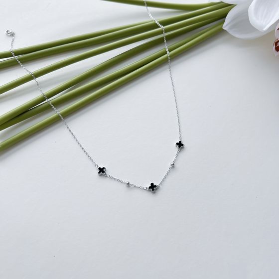 Silver necklace with yemallu