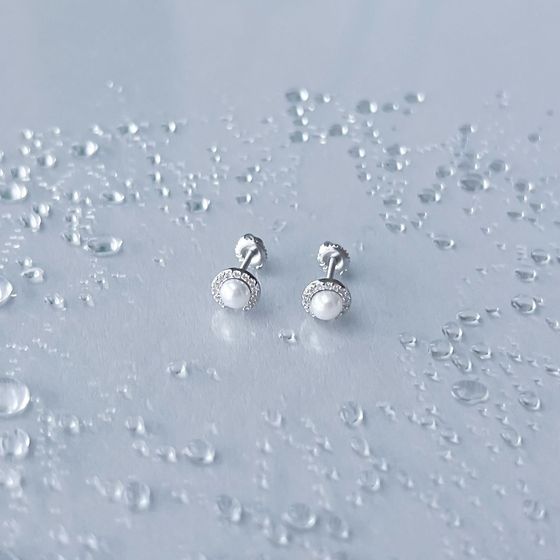 Silver earrings with pearls, fianites
