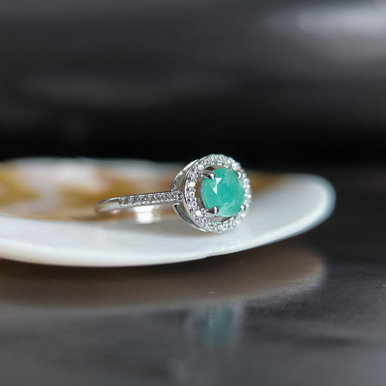 Серебряное кольцо с изумрудом 1.155ct
