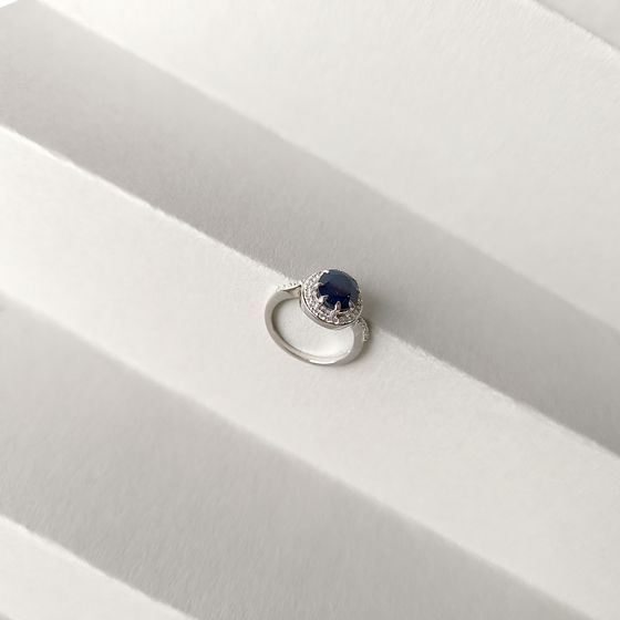 Sterling silver ring with 3.81ct sapphire, pave diamonds