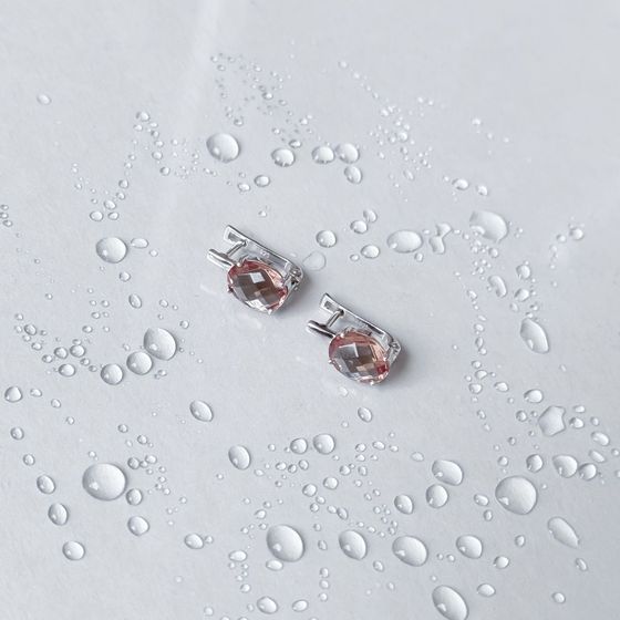 Silver earrings with 5.372 carats of sultanite