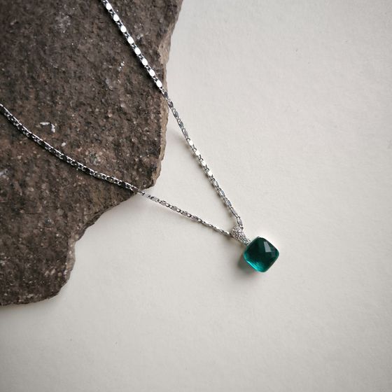 Silver pendant with phianites