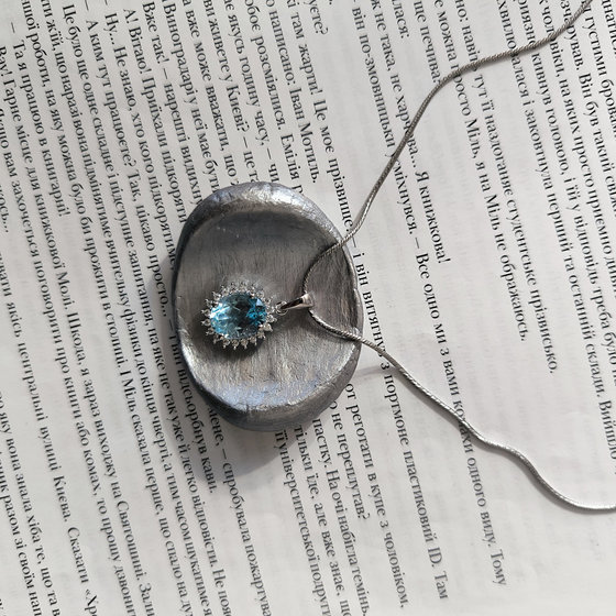 Silver pendant with 3.265ct topaz and cubic zirconia