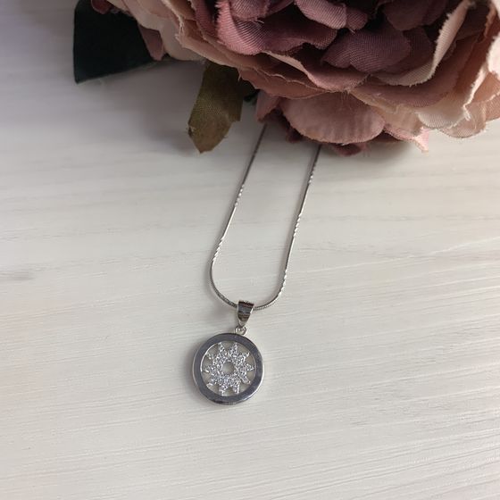 Silver pendant with phianites