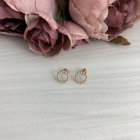 Gold earrings without stones