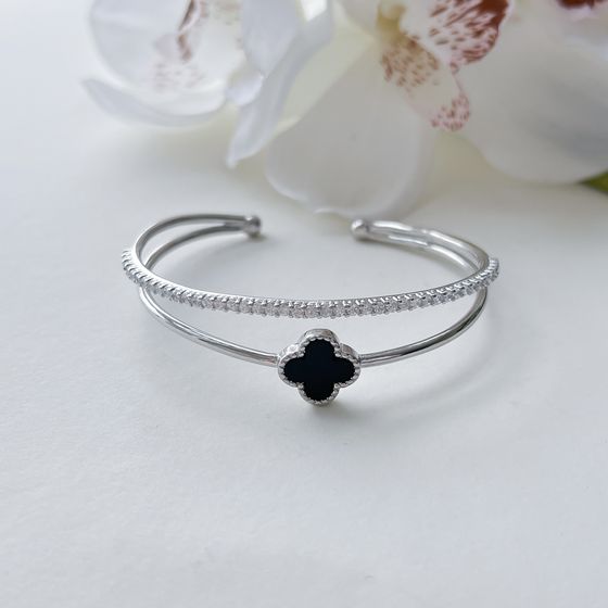 Silver bracelet with onyx