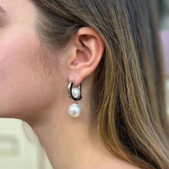 Silver earrings with pearls