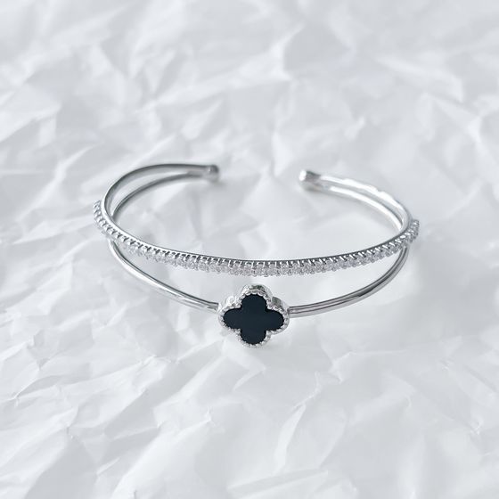 Silver bracelet with onyx