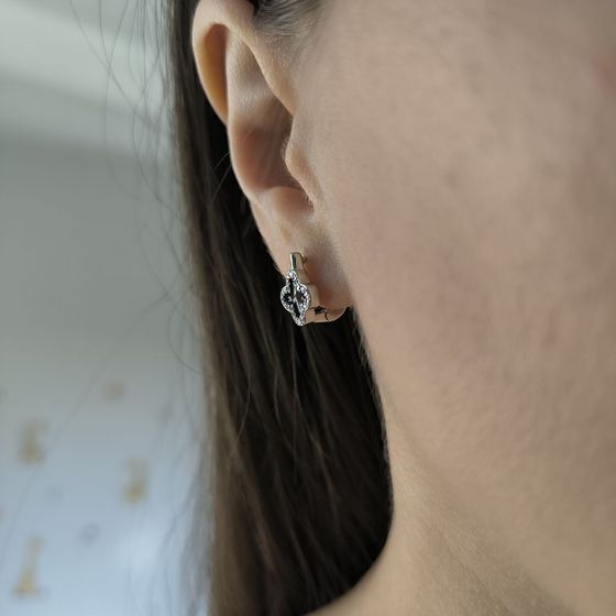 Silver earrings with yemallu