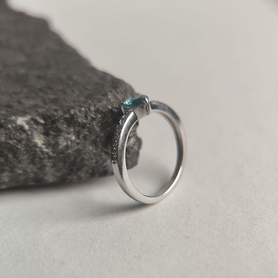 Серебряное кольцо с топазом Лондон Блю 0.556ct