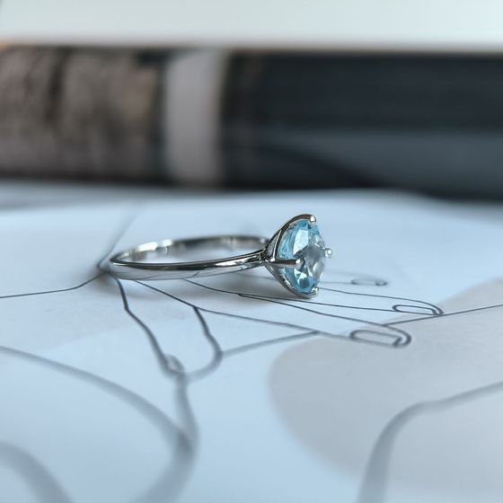 Серебряное кольцо с топазом 2.219ct