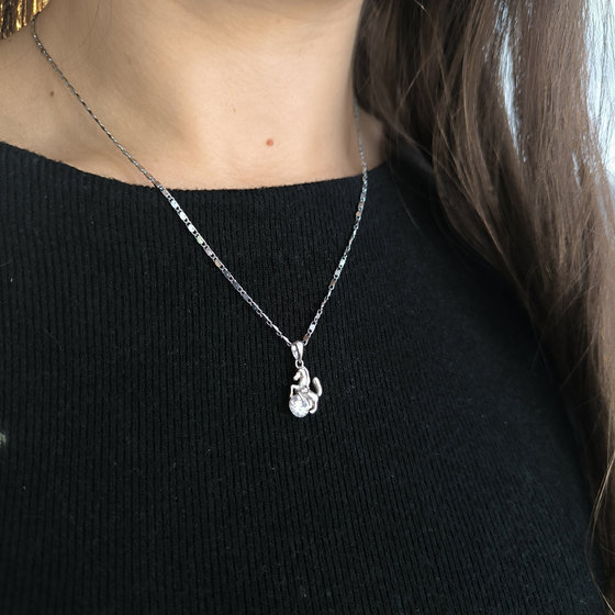 Silver pendant with cubic zirconia