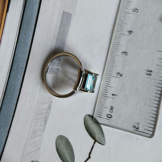 Срібна каблучка з топазом 2.918ct