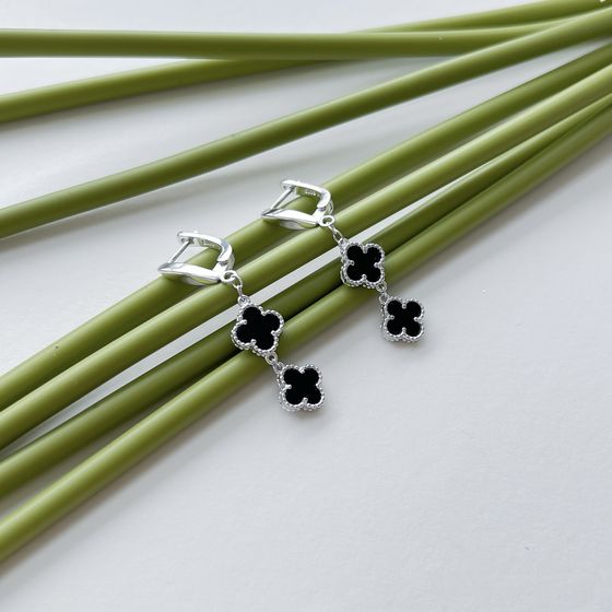 Silver earrings with onyx