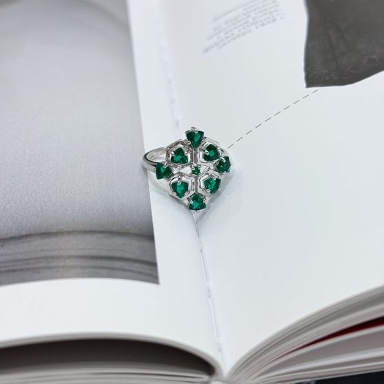 Silver ring with a 1.725-carat emerald