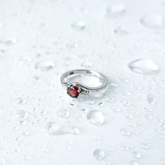 Silver ring with garnet 0.656ct