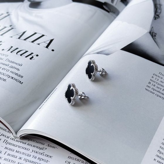 Silver earrings with onyx